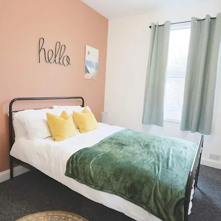 Two Bedroom Flat In Gloucester Road Apartman *