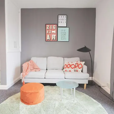 Two Bedroom Flat In Gloucester Road Bristol