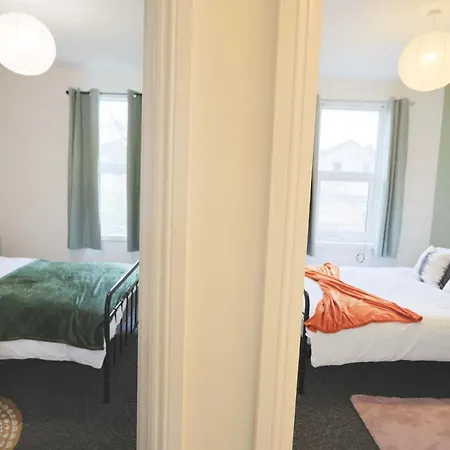 Two Bedroom Flat In Gloucester Road * 布里斯托